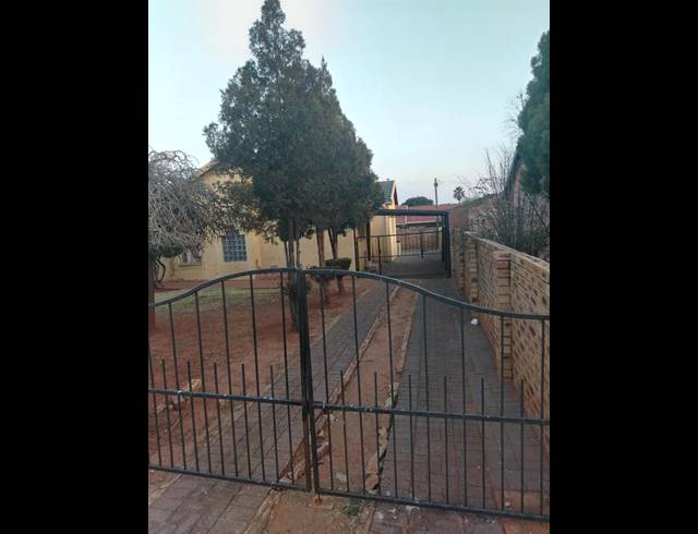 3 BEDROOM HOUSE FOR SALE IN ZAKARIYYA PARK